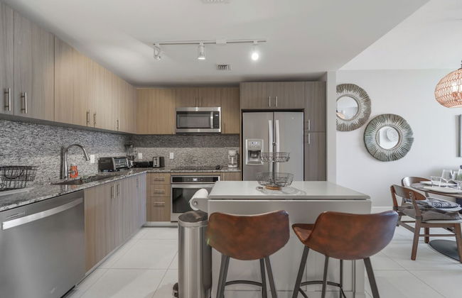 Downtown Doral Condo w-Free Parking - Foto 16