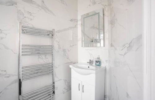 MOYDOM Cosy Apt sleeps 4 with self breakfast & carpark - Foto 16