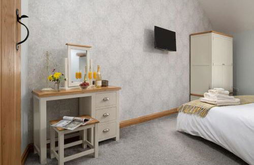 GORSE BARN - A cosy barn conversion in North Wales with a log burner - Photo 7