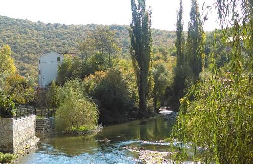 Waterfall House Getaway - Photo 18