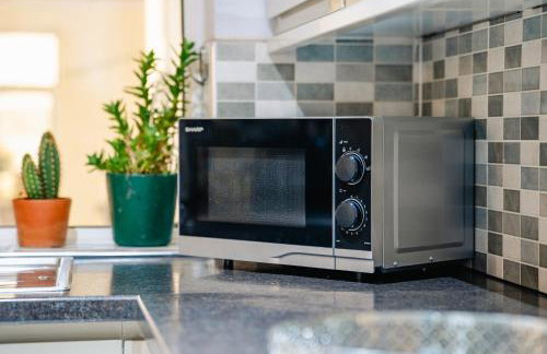 4BR 2Bath Home -Hot Tub, Free Parking & Games Room - Foto 38