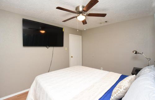 10 Minutes from IAH and Mall, Newly Rehabbed - Foto 25