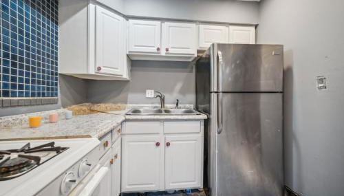 Blue Bayou Cozy in South Cleveland - Photo 2