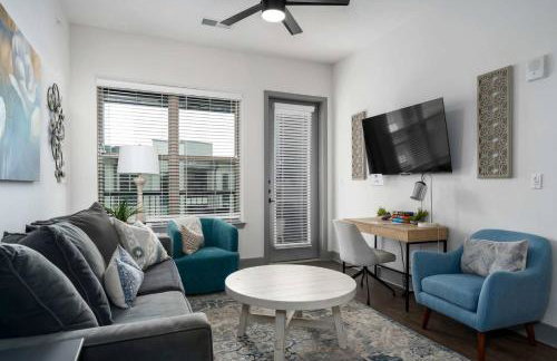 Luxury Apartment with Pool, Restaurants, Shopping) - Photo 8