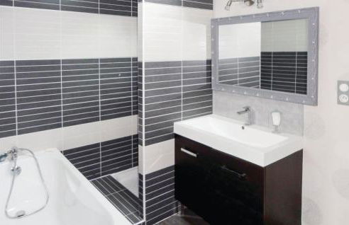 2 Bedroom Awesome Apartment In Sauvian - Foto 7