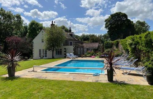 Richmond Hill Cottages, Exclusive 6 bedroom Farm House, Markington with heated pool - Photo 28