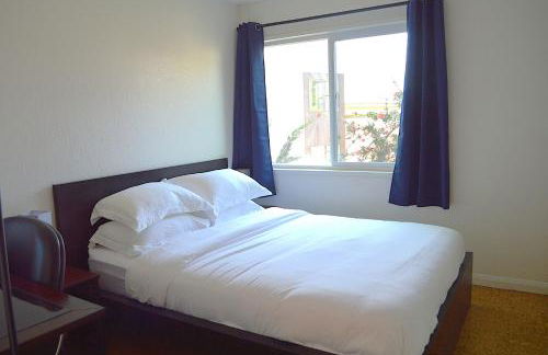 Modern 3 Bedroom Suite with AC for Family and Work group - Photo 16