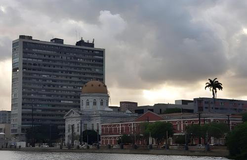 Aconchegante, ótima localização e vista para o mar - Foto 4