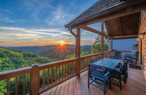 4BR Cabin with Ski Resort, Mtn Views & Hot Tub - Foto 28