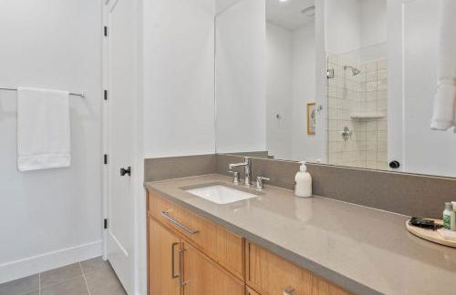 Pecan Valley Oasis - Lux Pool, Sauna and Theater - Foto 15