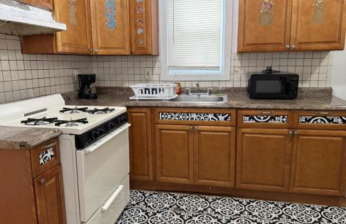 Private house with 4 bedrooms 2 bathrooms, NYC direct bus 1 block away, MetLife Stadium FIFA World Cup 30 minutes away - Foto 12