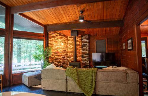 Mid-century Cabin Hideaway - Hot Tub & Fire Pit - Foto 34