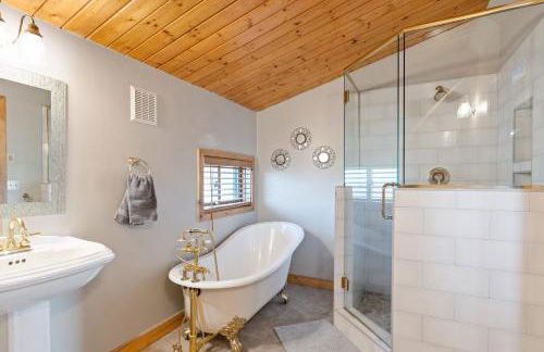 Lakefront Cabin, HotTub, Boat Launch - Foto 47