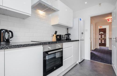 Bright and spacious home with free parking and garden - Foto 7