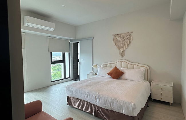 Luxury Apartment - Photo 5