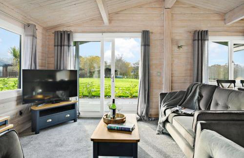 Chestnut, 6 Fingle Glen Lodges - Hot Tub - Free Parking & WiFi - Pets - Foto 2