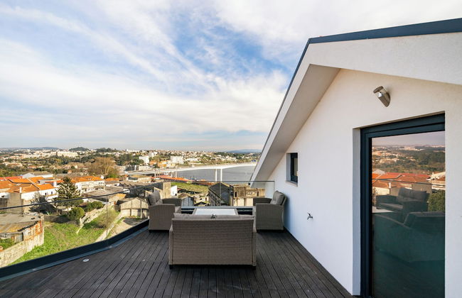 C312 Riverside View Premium Apartment w/ AC & Terrac - Foto 24