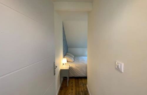 Maison de Charme - 4 Chambres - Courette & Parking Gratuit - Foto 8