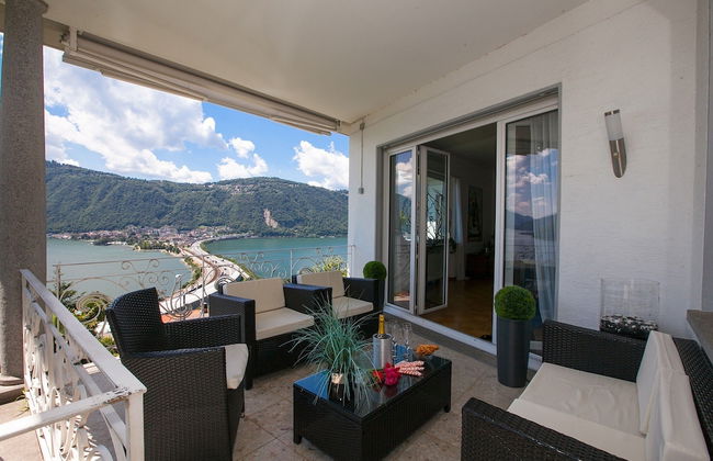 Villa in Bissone with swimming pool and garden - Photo 17