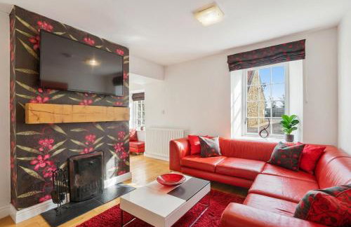 Bamburgh - Sleeps 8 - Dogs Stay Free - Enclosed Garden - Off Road Parking - Foto 9