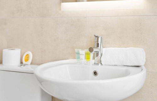 Stylish Four Bedroom House - Garden - Parking - Great Barr 110F - Foto 40