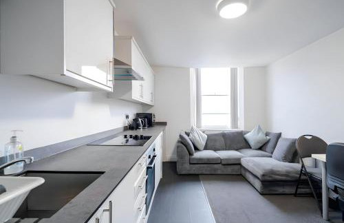 Stylish 3BR Derby Apartment - Sleeps 6, Central Location - Foto 33