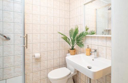 Nauen Stay for 4 Guests - Parking included - Foto 19