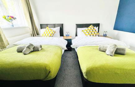 "The Cromwell" I Contractor's Haven Borehamwood I 3 - 6 Beds I Free Parking, Netflix & Sky Sports - Foto 4