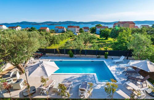 CROWONDER Sun Dance Apartments with Heated Swimming Pool Seaview and Garden - Foto 24