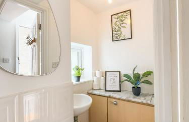 Raygill LT 4 Bedroom House By Furnished Accommodation - Private Parking - Perfect For Families & Contractors - Foto 38