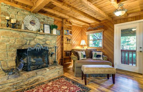 Hot Tub and Fire Pit Cozy Cabin in Maggie Valley - Foto 6