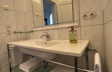 Historical Luxury Homes - Stadtvilla mit Jacuzzi und Garten - Foto 28