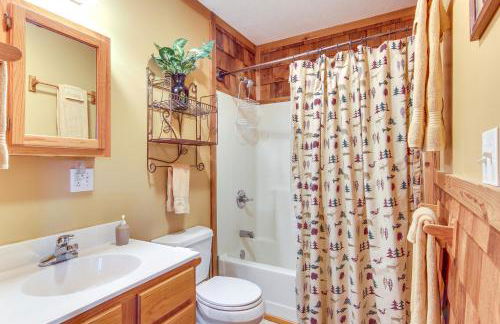 Fox Den with Hot Tub! 22 Mi to Cataloochee Skiing - Foto 15