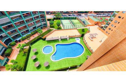 Lovely penthouse condo with pool - Photo 9