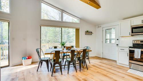 Deck and Community Perks Bright Pocono Lake Home! - Foto 3