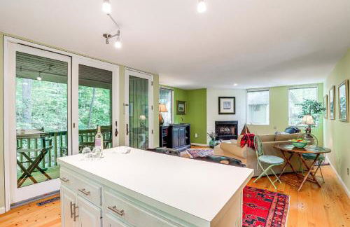 7 Mi to Dtwn Asheville Carriage House with Deck - Photo 12