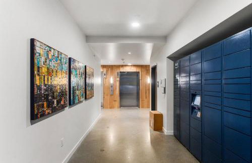 Airy and Open Corner Loft - 92 Walkscore - Foto 50