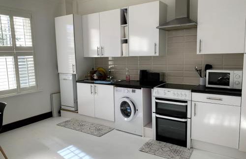 Charming 2-Bedroom Maisonette - Foto 10