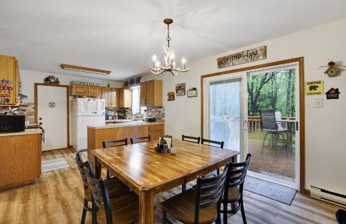 Serenity and Fun all in one in this Cozy Pocono Cabin - Foto 17