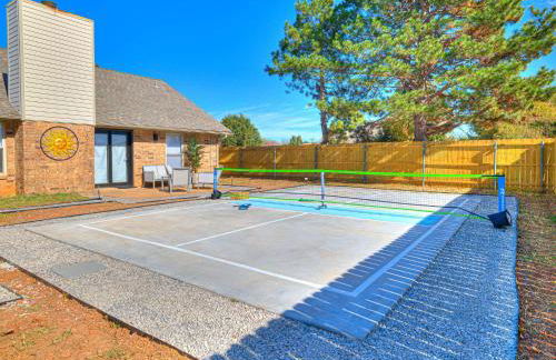 The Pine Haus- Luxury stay with Pickleball, Hot Tub, Fire Pit - Foto 3