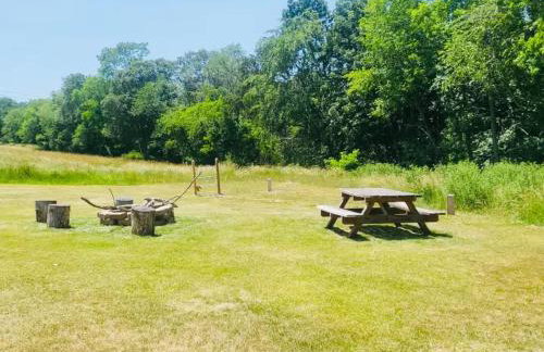 Rustic Barn Retreat w Hot Tub Game Room & FirePit - Foto 29