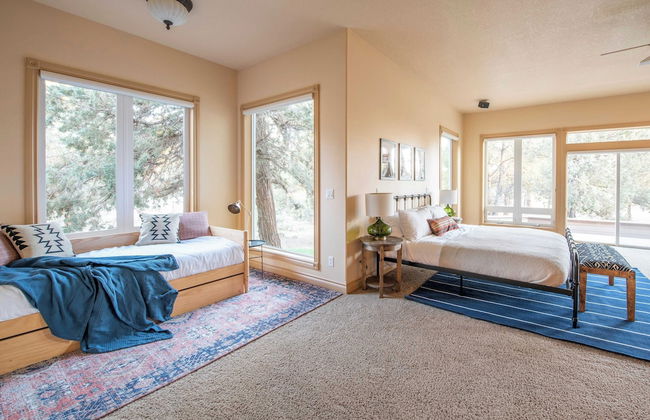 Powell by Avantstay Secluded Home Only 10 Mins From DT Bend w/ Hot Tub - Foto 4