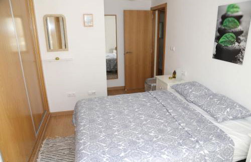 Quiet, Modern Apartment - Photo 13