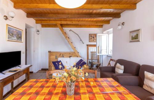 Cozy Hideaway Above Lake Como - Photo 22