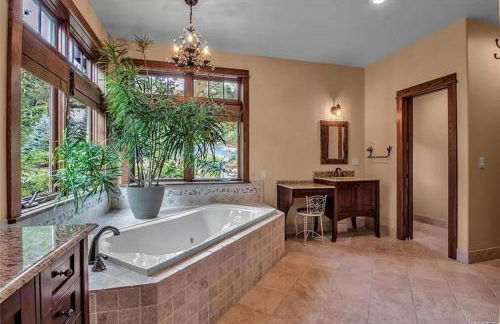 Luxurious Chalet! Hot-tub, Bonfire & Ideal Location for Skiing & Town - Foto 14