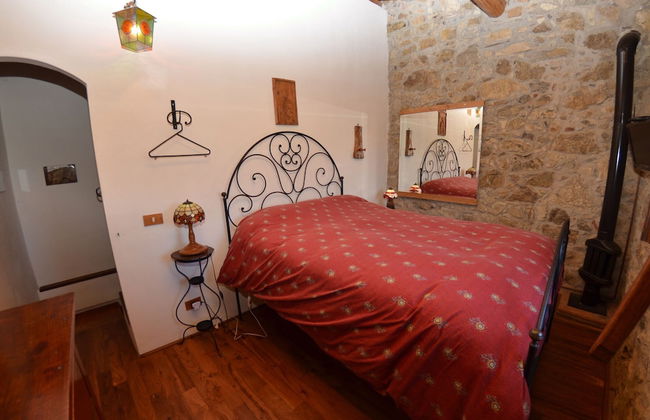 Lovely Cottage in Bagni di Lucca Amidst Fields - Photo 4