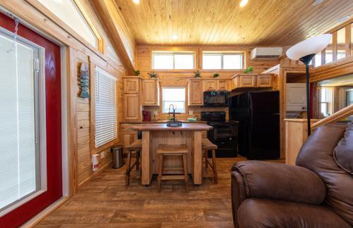 Lakefront Cottage with Hot Tub & Sunset Views - Foto 34