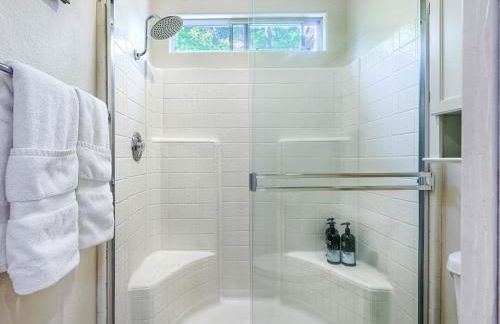 Spacious Oasis Hot Tub Backyard Garden 3BR/2BA - Foto 11