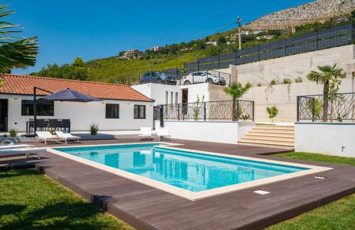 Villa Florinda with Pool and Prime Location near Split - Photo 6