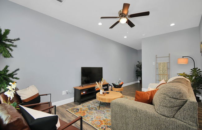 Cozy Retreat Near NRG Stadium, Free parking, Wi Fi - Foto 59